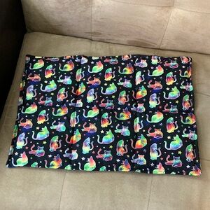 Catnip blanket with matching catnip filled kickers